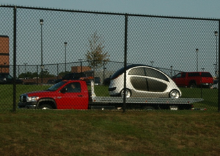 Illustration for article titled Peapod Electric Car Makes Us Smile Even While It May Eat People